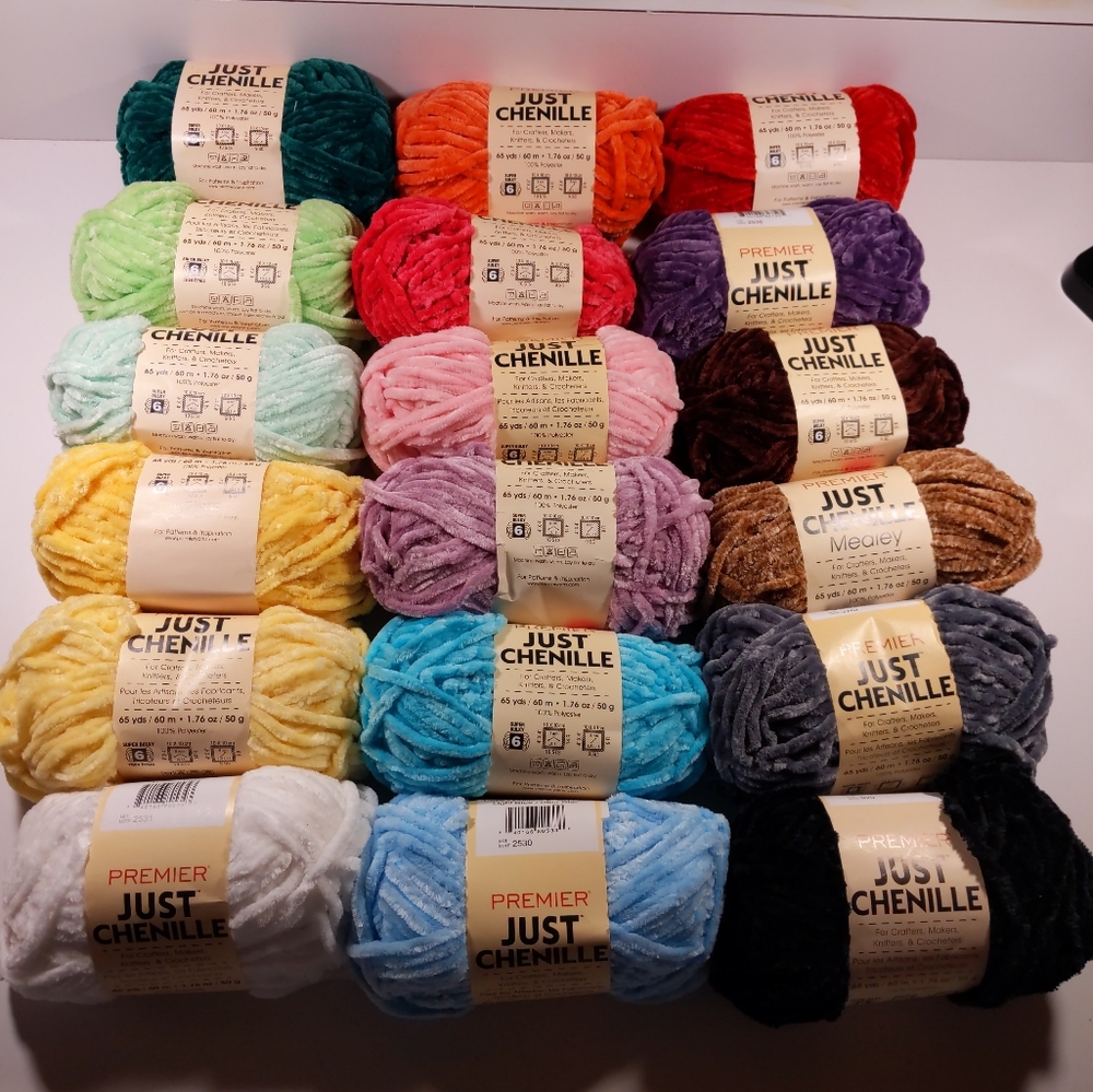 6 SKEINS JUST CHENILLE ,BLACK + WHITE